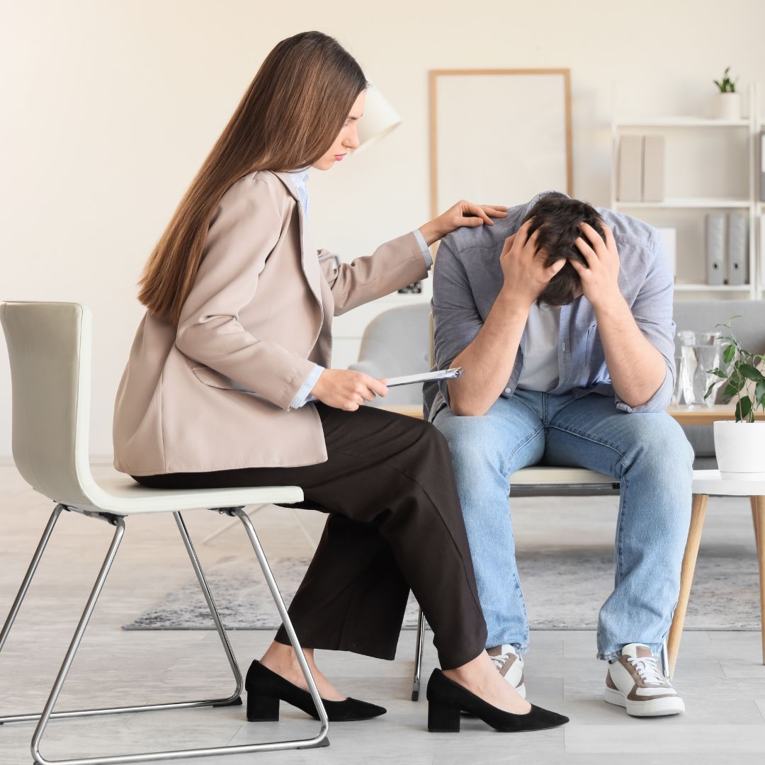 therapist comforts client struggling with mental health and addiction in dual diagnosis treatment in new jersey